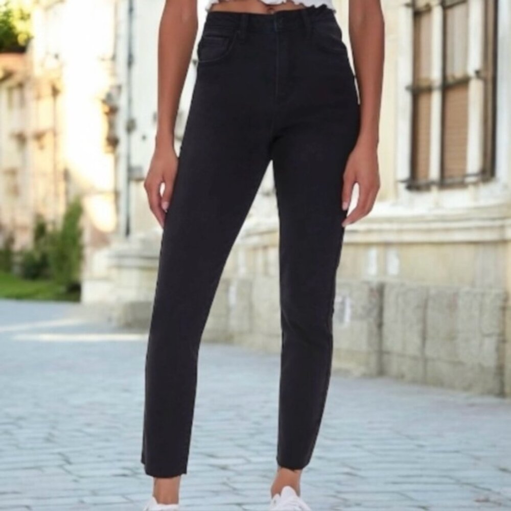 Forever 21 Black High Waisted Straight Leg Distressed  Cropped Jeans Size 27